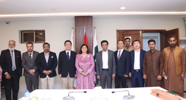 會見教育部部長和職業教育委員會主席 會見教育部部長和職業教育委員會主席